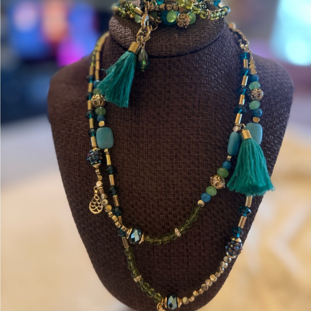 Chic Beaded Necklace with Tassels